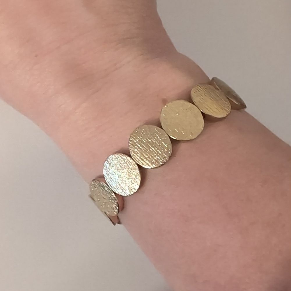 550 Textured‎ Gold Circle Link Stretch Bracelet